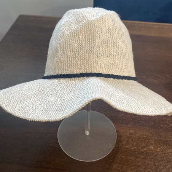 Hat - Picture 2 of 3